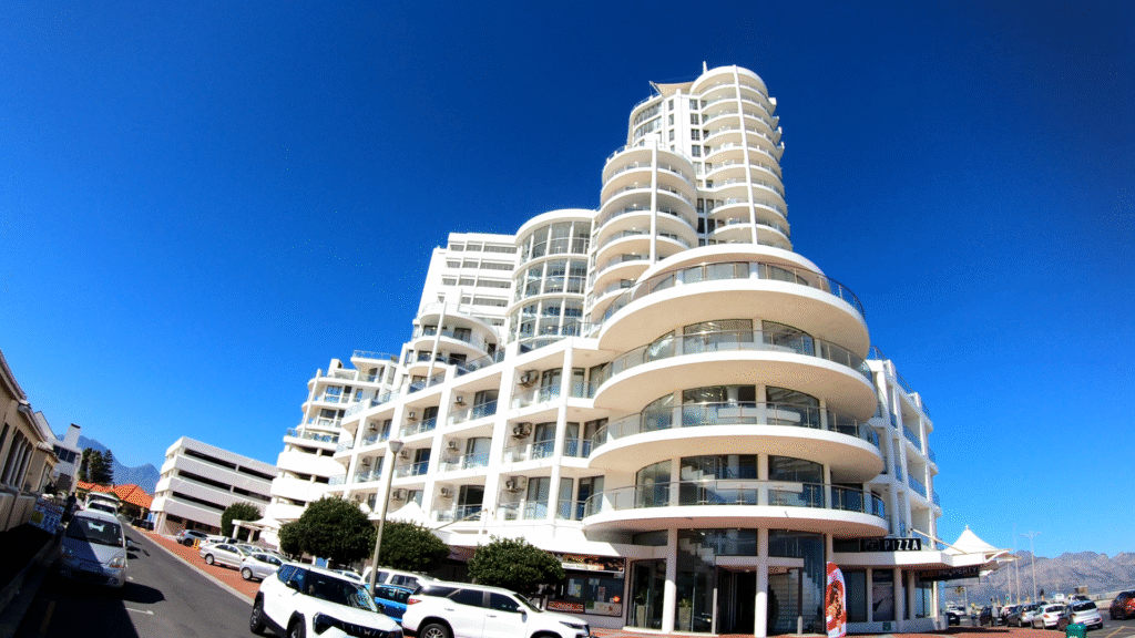 Hibernian Towers Sunset Beach Café, Strand