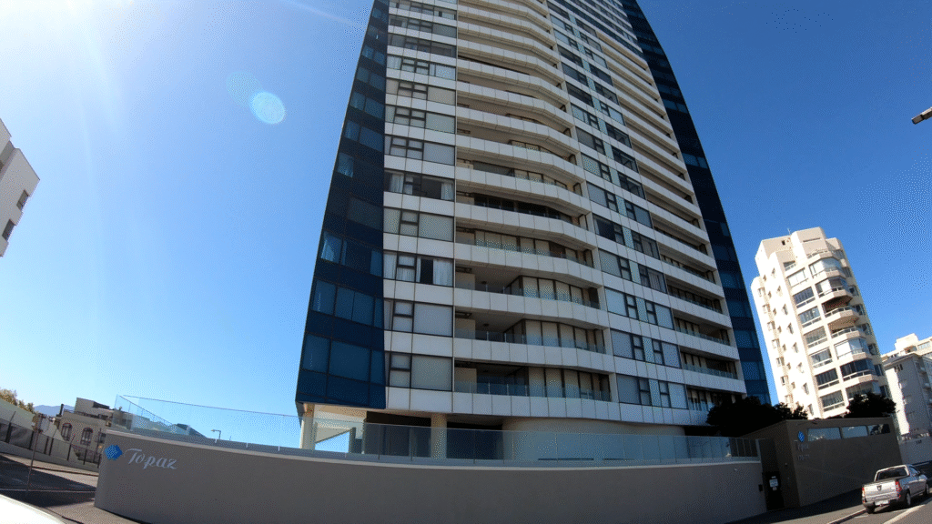 Topaz Apartments, Strand
